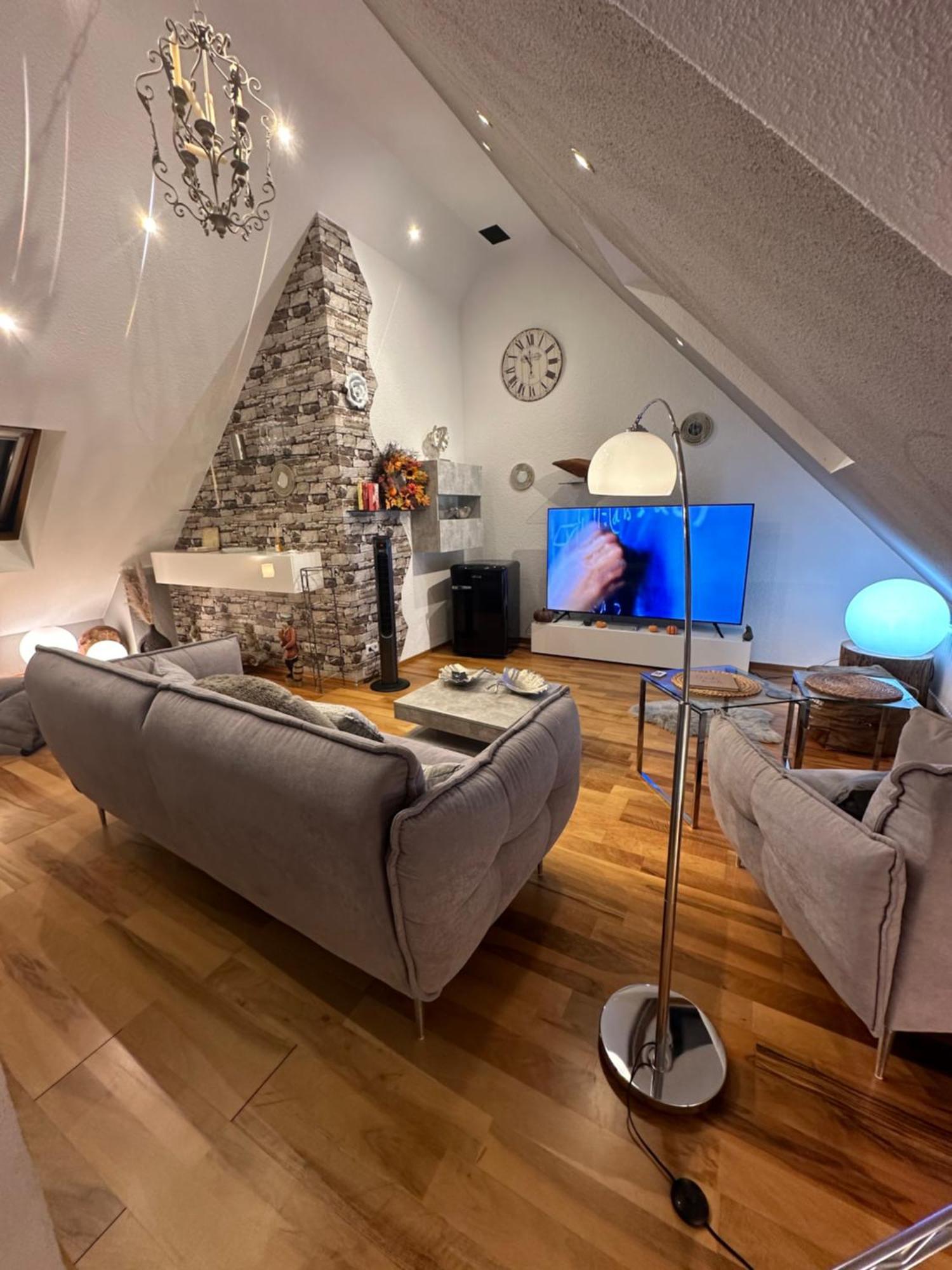 Zentrale Maisonette Mit Buero & Parkplatz Griesheim  Eksteriør billede
