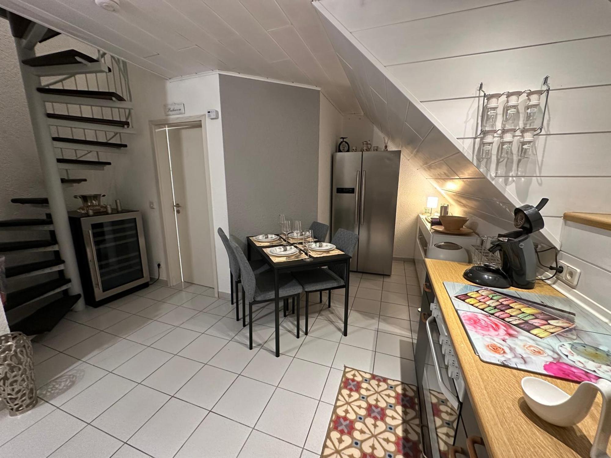 Zentrale Maisonette Mit Buero & Parkplatz Griesheim  Eksteriør billede