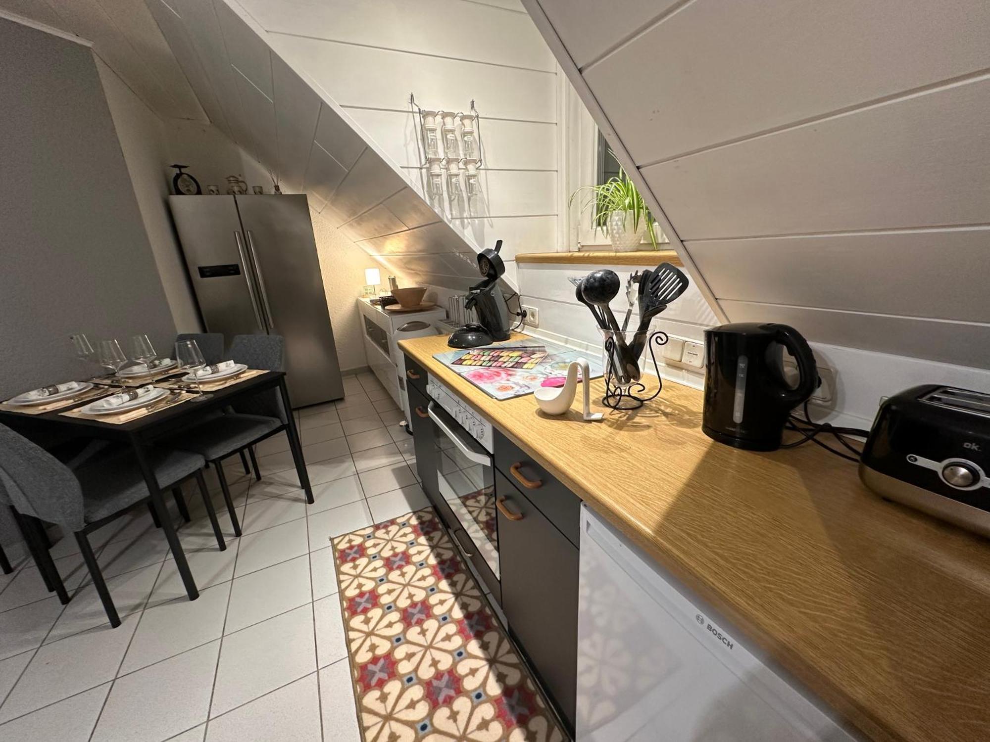 Zentrale Maisonette Mit Buero & Parkplatz Griesheim  Eksteriør billede